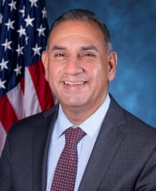 Official portrait of Gilbert Cisneros